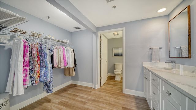 1930 HARBOURSIDE DRIVE 122, Longboat Key, FL 34228