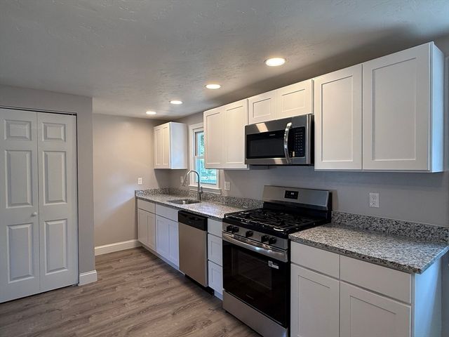 7 Terry Ln E, Wareham, MA 02571