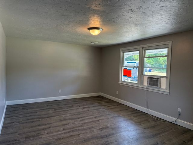 7 Terry Ln E, Wareham, MA 02571
