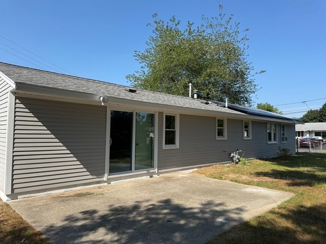 7 Terry Ln E, Wareham, MA 02571