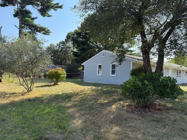 7 Terry Ln E, Wareham, MA 02571