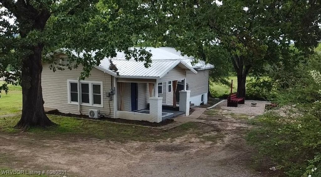 305 Klan Street, Paris, AR 72855