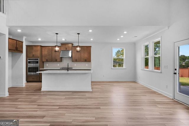 8710 Stratford Oaks Avenue, Ball Ground, GA 30107