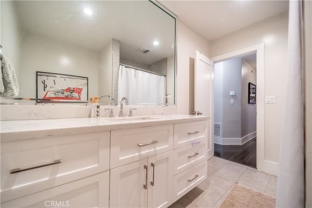 580 N Holliston Avenue, Pasadena, CA 91106
