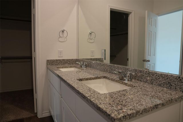 507 Oak Chase Avenue, Dayton, TX 77535