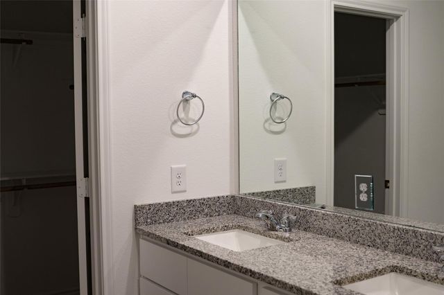 507 Oak Chase Avenue, Dayton, TX 77535