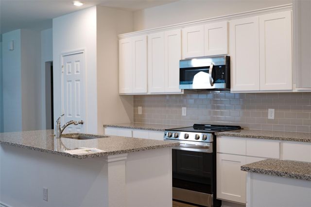 507 Oak Chase Avenue, Dayton, TX 77535