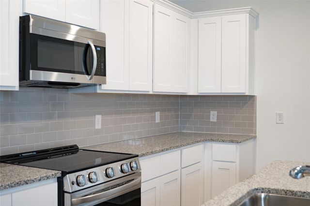 507 Oak Chase Avenue, Dayton, TX 77535