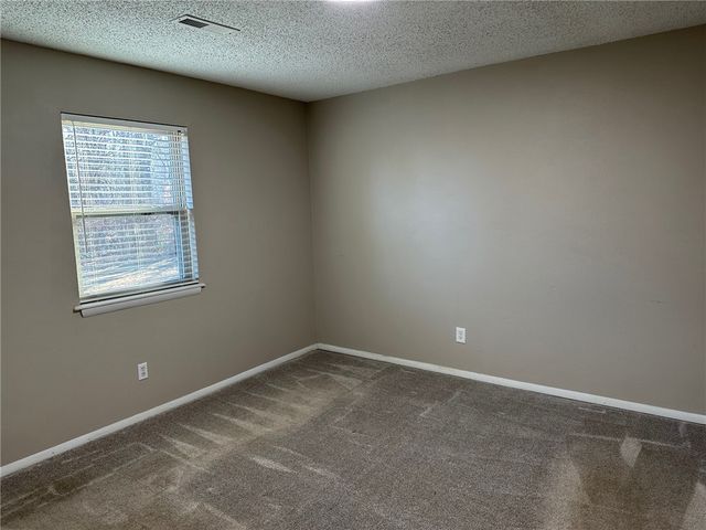 332 W Nightingale Circle, Fayetteville, AR 72703