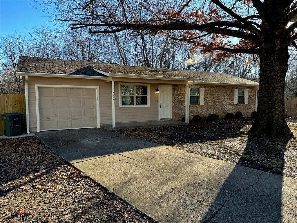 332 W Nightingale Circle, Fayetteville, AR 72703