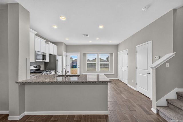 2916 BRAND IRON DR, San Marcos, TX 78666