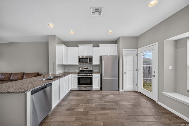 2916 BRAND IRON DR, San Marcos, TX 78666