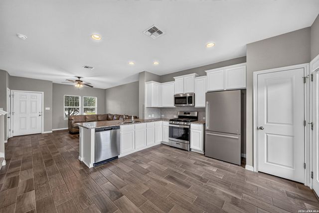 2916 BRAND IRON DR, San Marcos, TX 78666