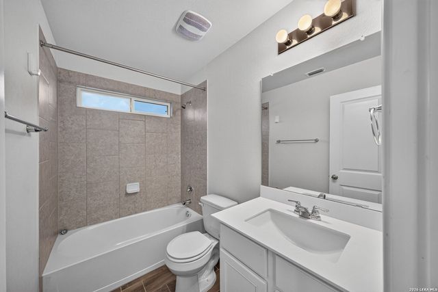 2916 BRAND IRON DR, San Marcos, TX 78666