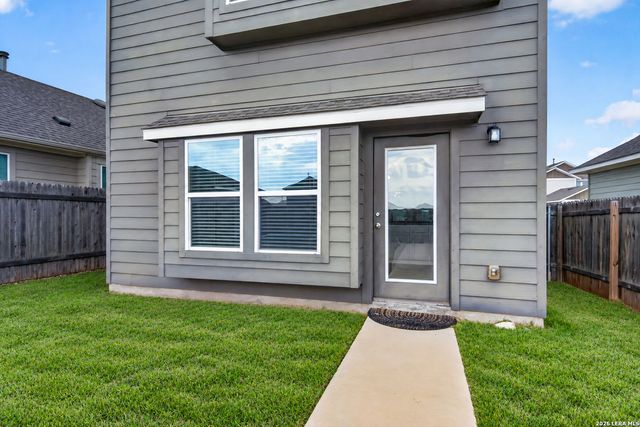 2916 BRAND IRON DR, San Marcos, TX 78666