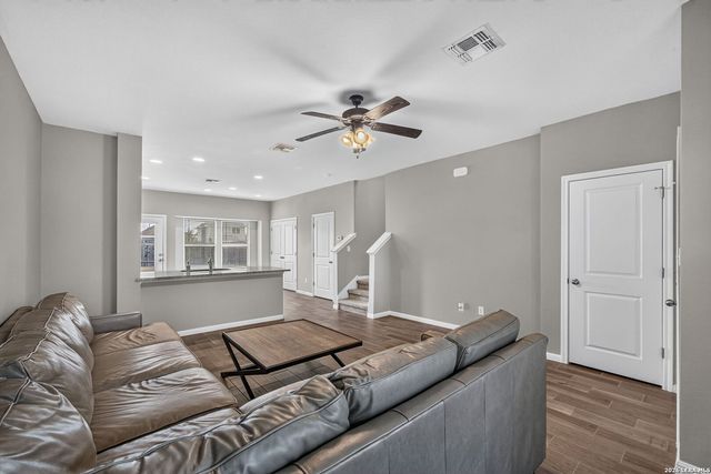 2916 BRAND IRON DR, San Marcos, TX 78666