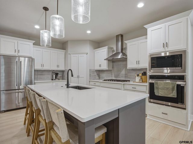 19112 Pinehurst Avenue, Omaha, NE 68136