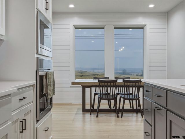 19112 Pinehurst Avenue, Omaha, NE 68136