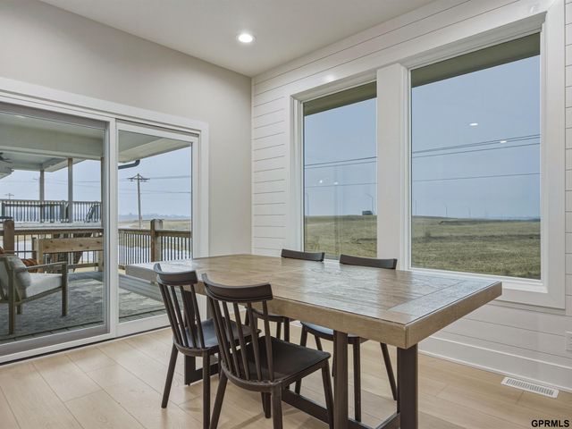 19112 Pinehurst Avenue, Omaha, NE 68136