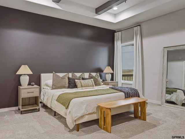 19112 Pinehurst Avenue, Omaha, NE 68136