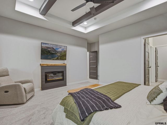 19112 Pinehurst Avenue, Omaha, NE 68136