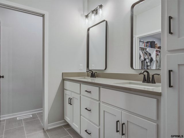 19112 Pinehurst Avenue, Omaha, NE 68136