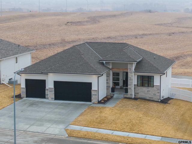 19112 Pinehurst Avenue, Omaha, NE 68136