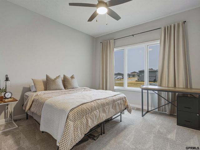 19112 Pinehurst Avenue, Omaha, NE 68136