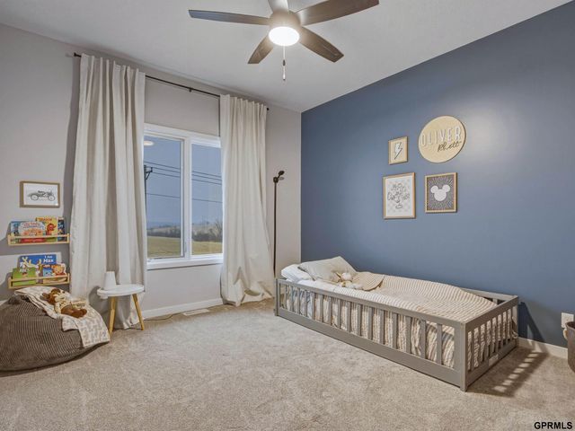 19112 Pinehurst Avenue, Omaha, NE 68136