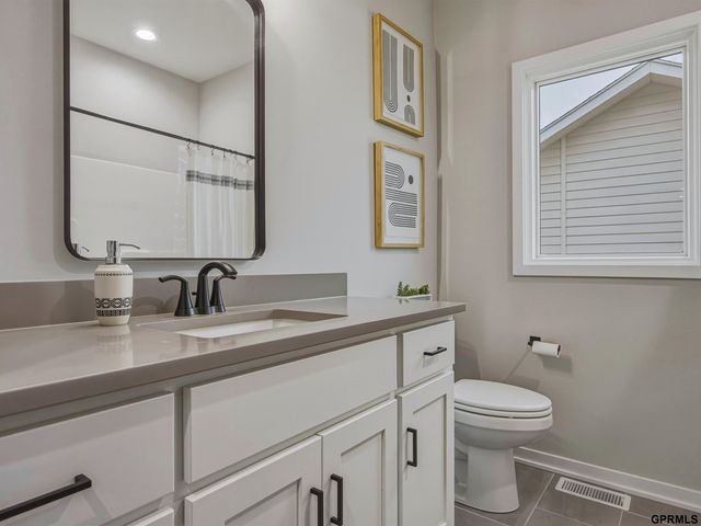 19112 Pinehurst Avenue, Omaha, NE 68136