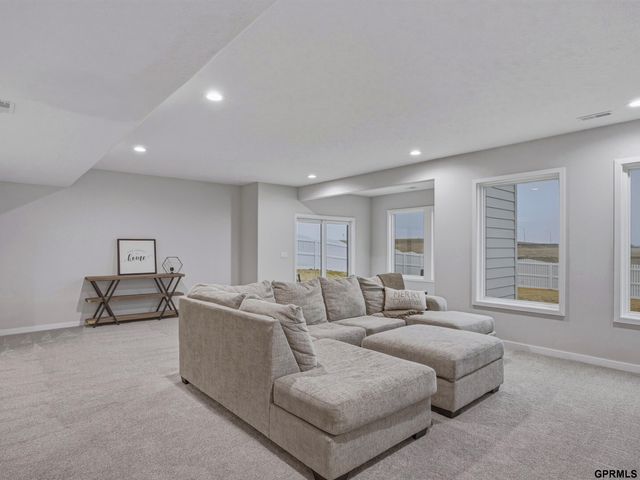 19112 Pinehurst Avenue, Omaha, NE 68136