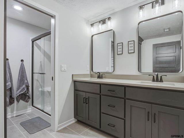 19112 Pinehurst Avenue, Omaha, NE 68136