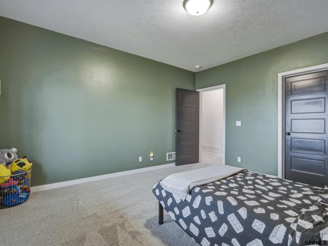 19112 Pinehurst Avenue, Omaha, NE 68136