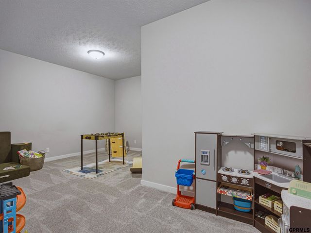 19112 Pinehurst Avenue, Omaha, NE 68136