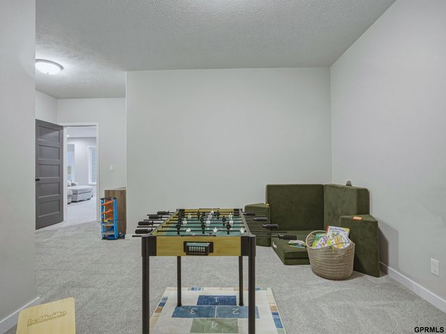 19112 Pinehurst Avenue, Omaha, NE 68136