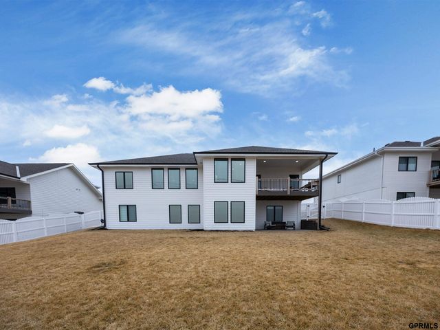 19112 Pinehurst Avenue, Omaha, NE 68136