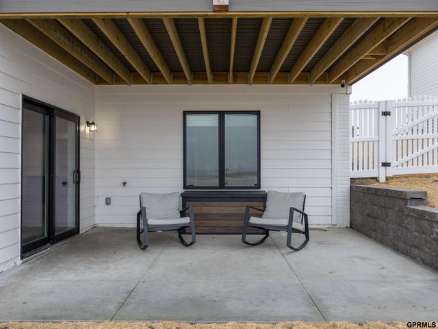 19112 Pinehurst Avenue, Omaha, NE 68136