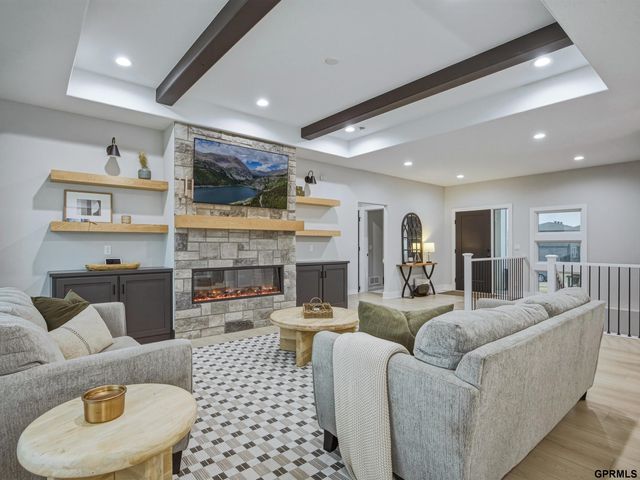 19112 Pinehurst Avenue, Omaha, NE 68136