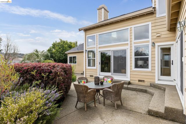78 Scenic Dr, Orinda, CA 94563