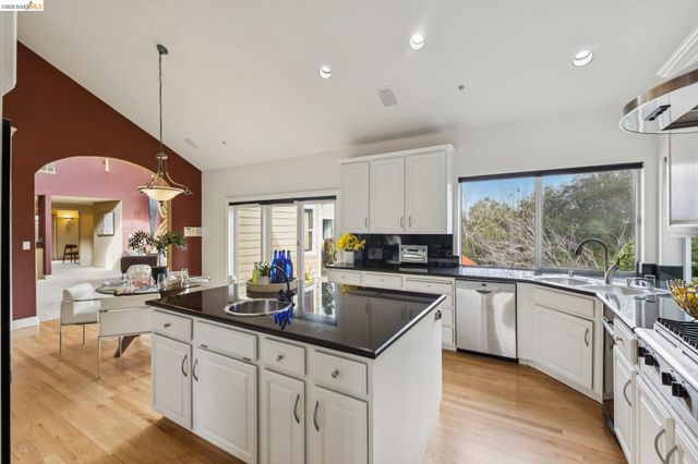 78 Scenic Dr, Orinda, CA 94563