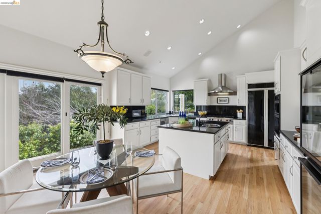78 Scenic Dr, Orinda, CA 94563