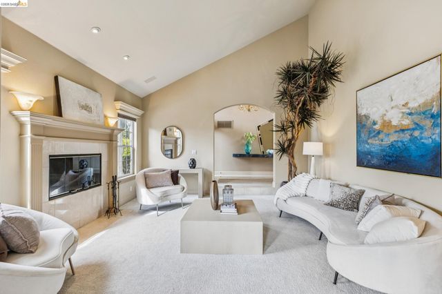 78 Scenic Dr, Orinda, CA 94563