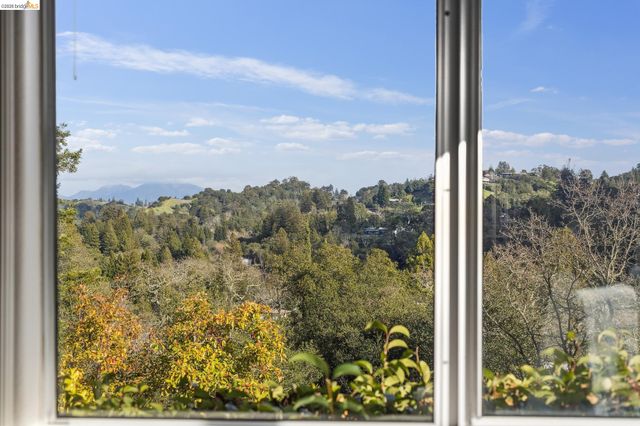 78 Scenic Dr, Orinda, CA 94563