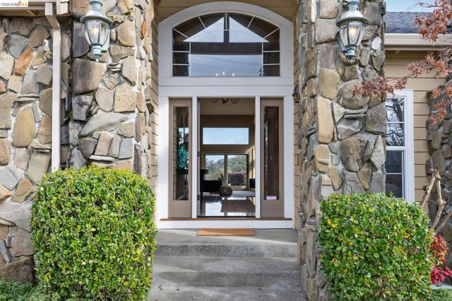 78 Scenic Dr, Orinda, CA 94563