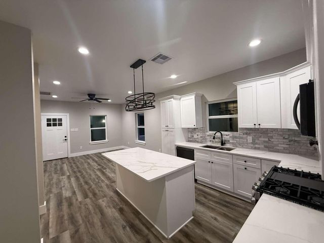 1620 Sam Wilson Street, Houston, TX 77020