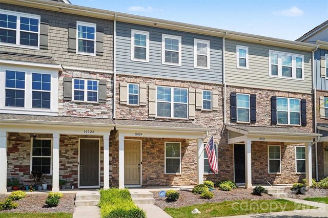10024 Hemingway Place, Charlotte, NC 28227