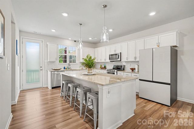 10024 Hemingway Place, Charlotte, NC 28227