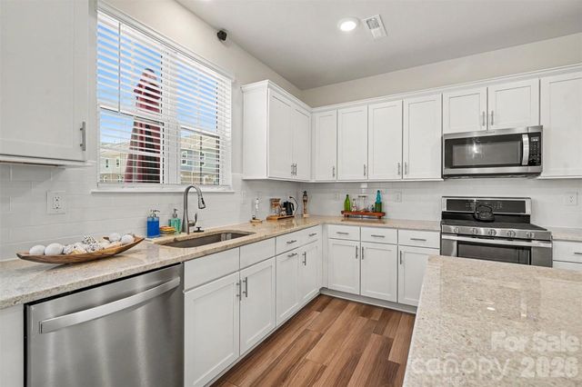 10024 Hemingway Place, Charlotte, NC 28227