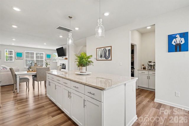 10024 Hemingway Place, Charlotte, NC 28227