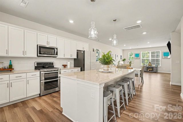 10024 Hemingway Place, Charlotte, NC 28227